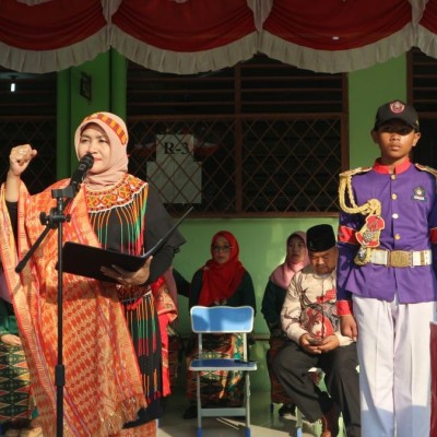 MTsN 17 Jakarta Gelar Upacara HUT ke-80 RI dengan Nuansa Wastra Nusantara