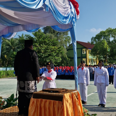 Riska, Pembawa Baki Bendera Ungkap Rasa Haru dan Bangga