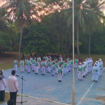 Dulu Murid, Kini Guru: Kisah Alumni yang Kembali Mengabdi di MIN 17 Kepulauan Seribu