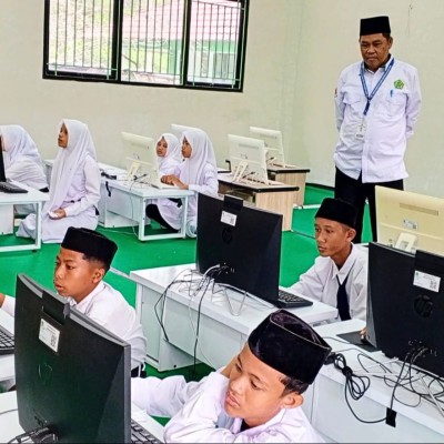 Monitoring ANBK 2025 di MTsN 26 Kepulauan Seribu, Sutama: ANBK Latih Kejujuran, Disiplin, dan Percaya Diri Siswa