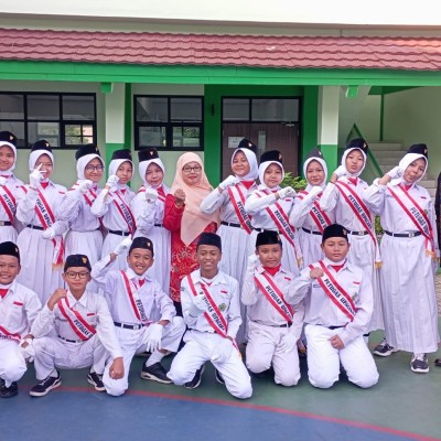 MIN 6 Jakarta Gelar Upacara HUT RI ke-80 dengan Khidmat
