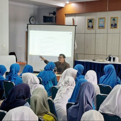 Lima Belas Tim Riset MAN 7 Jakarta Siap Berkompetisi di OMI 2025