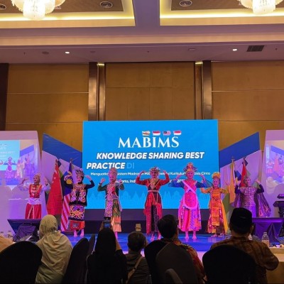 Tim Samara Tampilkan Tari Medley Nusantara pada Acara MABIMS 2025
