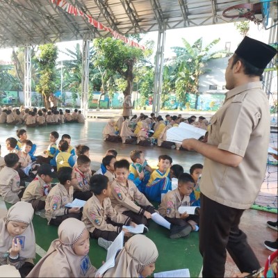 MIN 14 Al-Azhar Asy-Syarif Gelar Thobur Bahasa Asing untuk Siswa Kelas 1–6