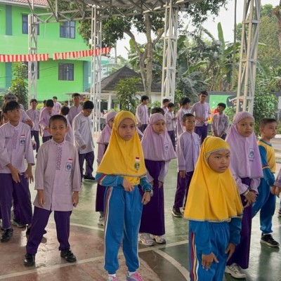 MIN 14 Al-Azhar Asy-Syarif Biasakan Hidup Sehat Lewat Senam Pagi Rutin