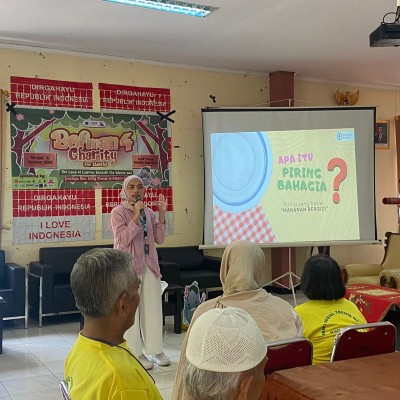BOFMAN Charity for Elderly: OSIS-MPK MAN 4 Jakarta Selatan Hadirkan Keceriaan dan Edukasi Gizi untuk Lansia