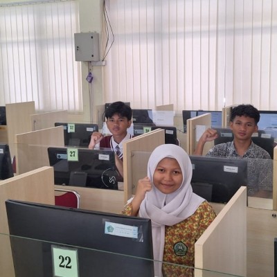 Dari Jakarta, Mentari Cendekia Bersinar: Jejak Emas Olimpiade Madrasah Indonesia