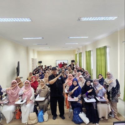Guru MAN 7 Ikuti Bedah Soal TKA Matematika MGMP MA Provinsi DKI Jakarta