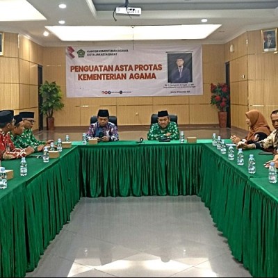 Stafsus Menag Ajak ASN KanKemenag Kota Jakarta Barat Bumikan Asta Protas