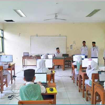Kasi Pendis Kemenag Kepulauan Seribu Monitoring ANBK di MIN 17 Kepulauan Seribu