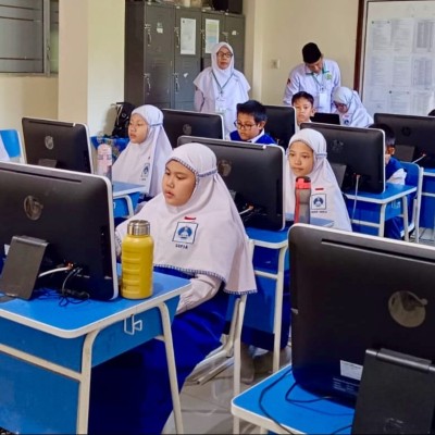 Hari Pertama ANBK di MIN 14 Jakarta Berjalan Lancar dan Tertib