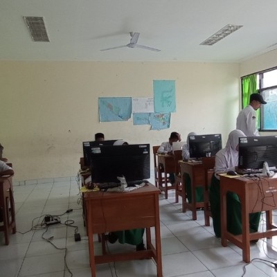 Hari Kedua ANBK di MIN 17 Kepulauan Seribu Berlangsung Lancar