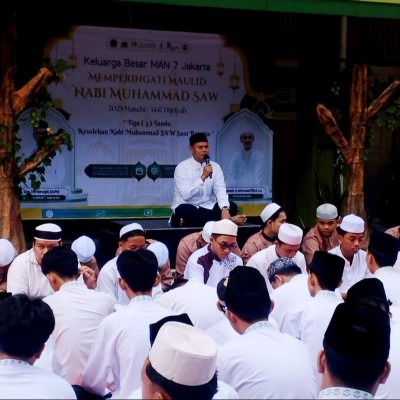 MAN 7 Jakarta Peringati Maulid Nabi dengan Khidmat dan Kebersamaan