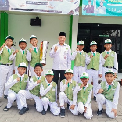 Tim Futsal MIN 5 Jakarta Raih Juara Harapan I di FOURFEO PUTRA 2012