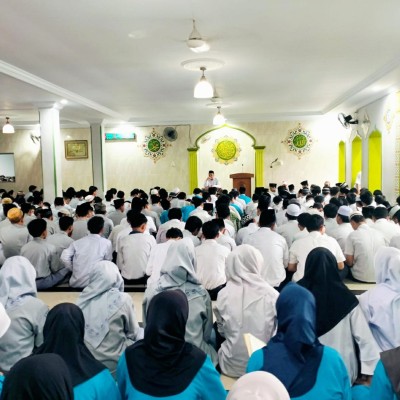 MAN 7 Jakarta Gelar Kegiatan Pagi: Waspada Bahaya Sifat Dengki