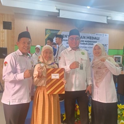 Naura Hasna Annida Siswi MIN 14 Jakarta Raih Juara 2 OMI Bidang Matematika Terintegrasi