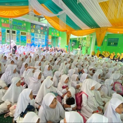 MI Nur At-Taqwa Gelar Maulid Nabi, Tekankan Teladan Akhlak Rasulullah SAW