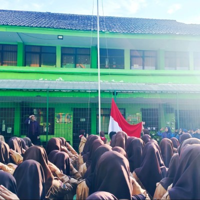 MTsN 19 Jakarta Gelar Upacara Hari Kesaktian Pancasila, Hargai Dedikasi Guru Purna Bakti