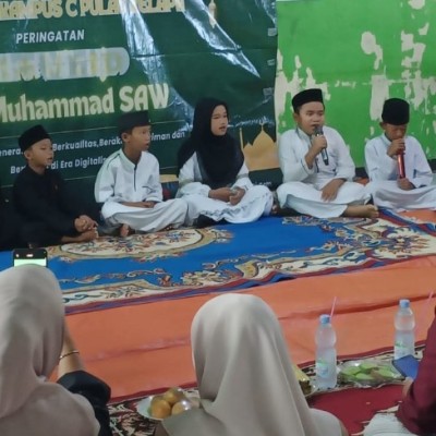 Cahaya Maulid di Pulau Kelapa: Siswa MIN 17 Teladani Akhlak Nabi