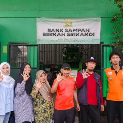 Sampah Bernilai Ekonomi: Kunjungan Edukatif Tim Adiwiyata MAN 9 ke Bank Sampah Pondok Bambu