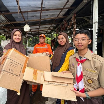 Kompos, Kreativitas, dan Kepedulian: Kunjungan Edukatif Tim Adiwiyata MAN 9 ke TPS RW.11