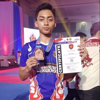 Rafa Aditya Ferizki: Langkah Mantap Taekwondoin Muda MAN 14 Jakarta di Panggung Internasional