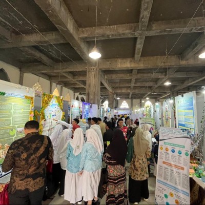 Ratusan Pengunjung Padati Expo Riset JMC 2025, Bukti Inovasi Madrasah Semakin Maju