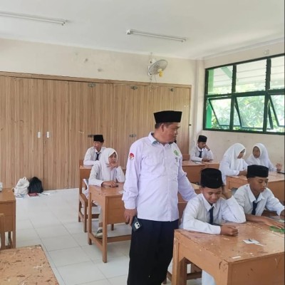 Dorong Inovasi, Sutama Apresiasi Pelaksanaan STS Berbasis Digital di MTsN 26 Kepulauan Seribu
