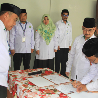 Kasubbag TU Kemenag Kepulauan Seribu Pimpin Sertijab Kepala KUA Kepulauan Seribu Selatan
