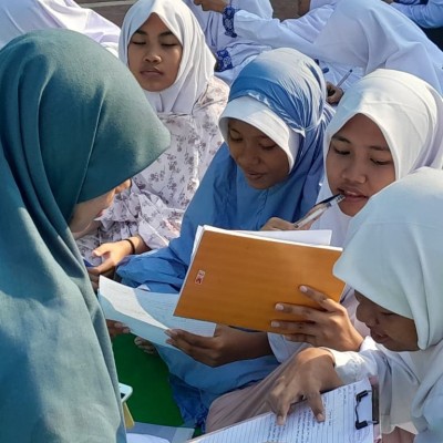 MTsN 34 Jakarta Gelar Parade Literasi Madrasah Sambut Bulan Bahasa 2025