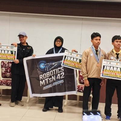 Siswi MTsN 42 Jakarta Raih Dua Juara di Ajang Robotik Internasional Malaysia