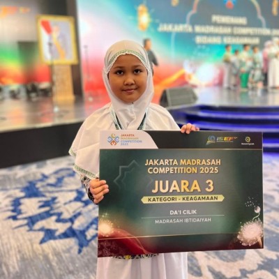 Azkia Maulida, Siswa MIN 4 Jakarta Selatan Raih Juara 3 Dai Cilik JMC 2025