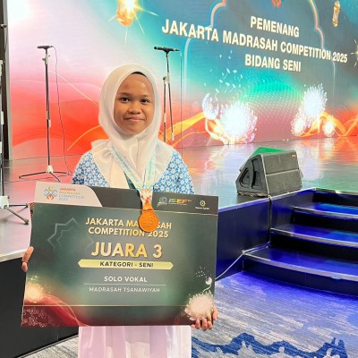 Putri, Siswa MTsN 6 Jakarta Raih Juara 3 Solo Vokal di Ajang JMC 2025