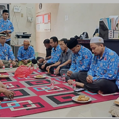Budayakan Baca Kitab Kuning, Penyuluh Agama Ajak ASN Kemenag Kepulauan Seribu Teladani Semangat Santri