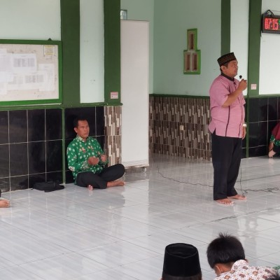 Obay Sobari Berikan Motivasi Belajar Kepada Ratusan Siswa MTsN 26