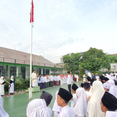 MIN 9 Jakarta Selatan Gelar Upacara Hari Santri 2025 dengan Penuh Khidmat