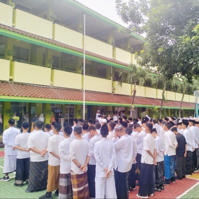 MAN 7 Jakarta Gelar Apel Hari Santri Nasional 2025