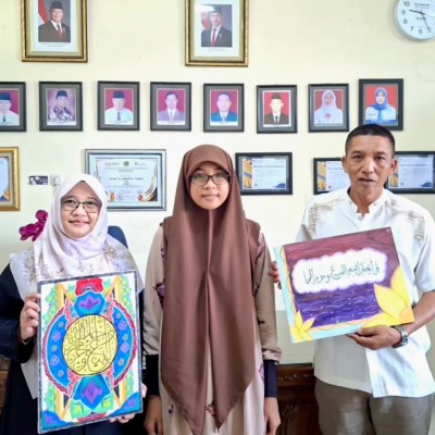 Santri MTsN 14 Jakarta Timur Persembahkan Karya Kaligrafi Istimewa di Hari Santri 2025