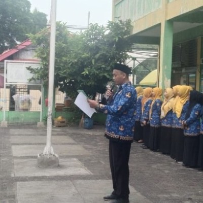Gerimis Semangat di Pulau Kelapa: Siswa MIN 17 Rayakan Sumpah Pemuda ke-97 dengan Seragam Profesi