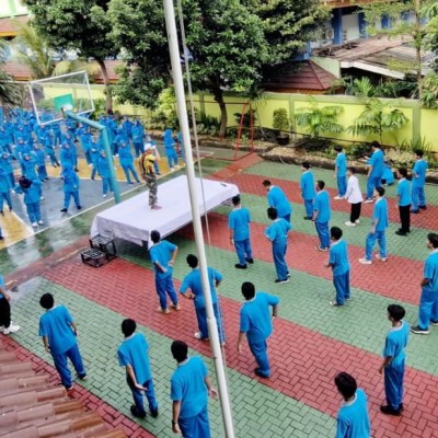 MAN 7 Jakarta Gelar Senam Pagi Bersama Prajurit TNI Kostrad