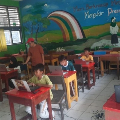 Ombak Tak Menghalangi Prestasi: Siswa MIN 17 Kepulauan Seribu Raih 23 Medali Nasional