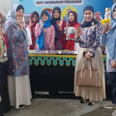 MAN 10 Jakarta Tampilkan Karya Inovatif pada Expo Riset 2025