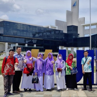 Guru dan Siswa MAN 7 Jakarta Ikuti Expo and Talkshow di UIII Depok