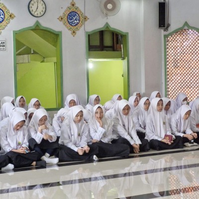 Pembiasaan Ibadah dan Senam Pagi Warnai Kegiatan Jumat di MAN 7 Jakarta