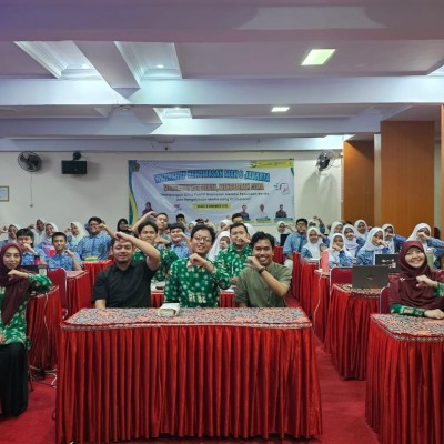 Workshop Kehumasan MAN 9 Jakarta, Bangun Citra Positif Madrasah melalui Penulisan Berita dan Media Profesional