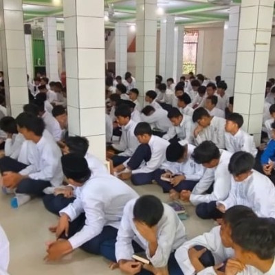 Doa Bersama dan Istighosah MTsN 7 Jakarta untuk Sifaul Wahid, Wakil DKI Jakarta di OMI 2025