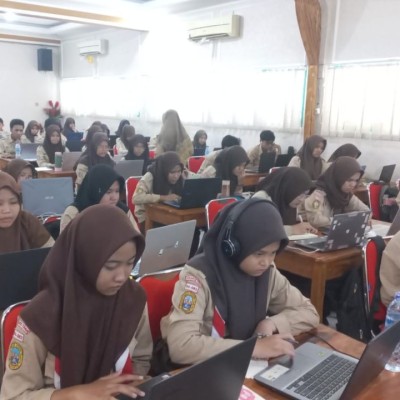 100 Siswa MTsN 6 Jakarta Ikuti Uji Kemahiran Berbahasa Indonesia