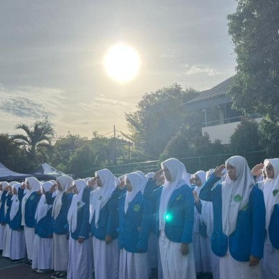MAN 8 Jakarta Gelar Upacara Peringatan Hari Pahlawan, Tanamkan Semangat Juang pada Siswa