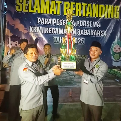 MIN 14 Al-Azhar Asy-Syarif Raih Juara Umum PORSEMA KKMI Jagakarsa 2025