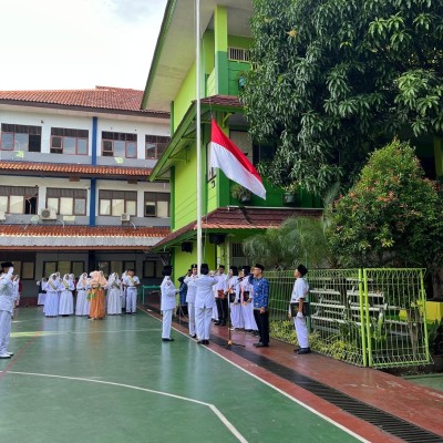 MTsN 3 Jakarta Gelar Upacara Hari Pahlawan, Tanamkan Nilai Kepahlawanan kepada Siswa